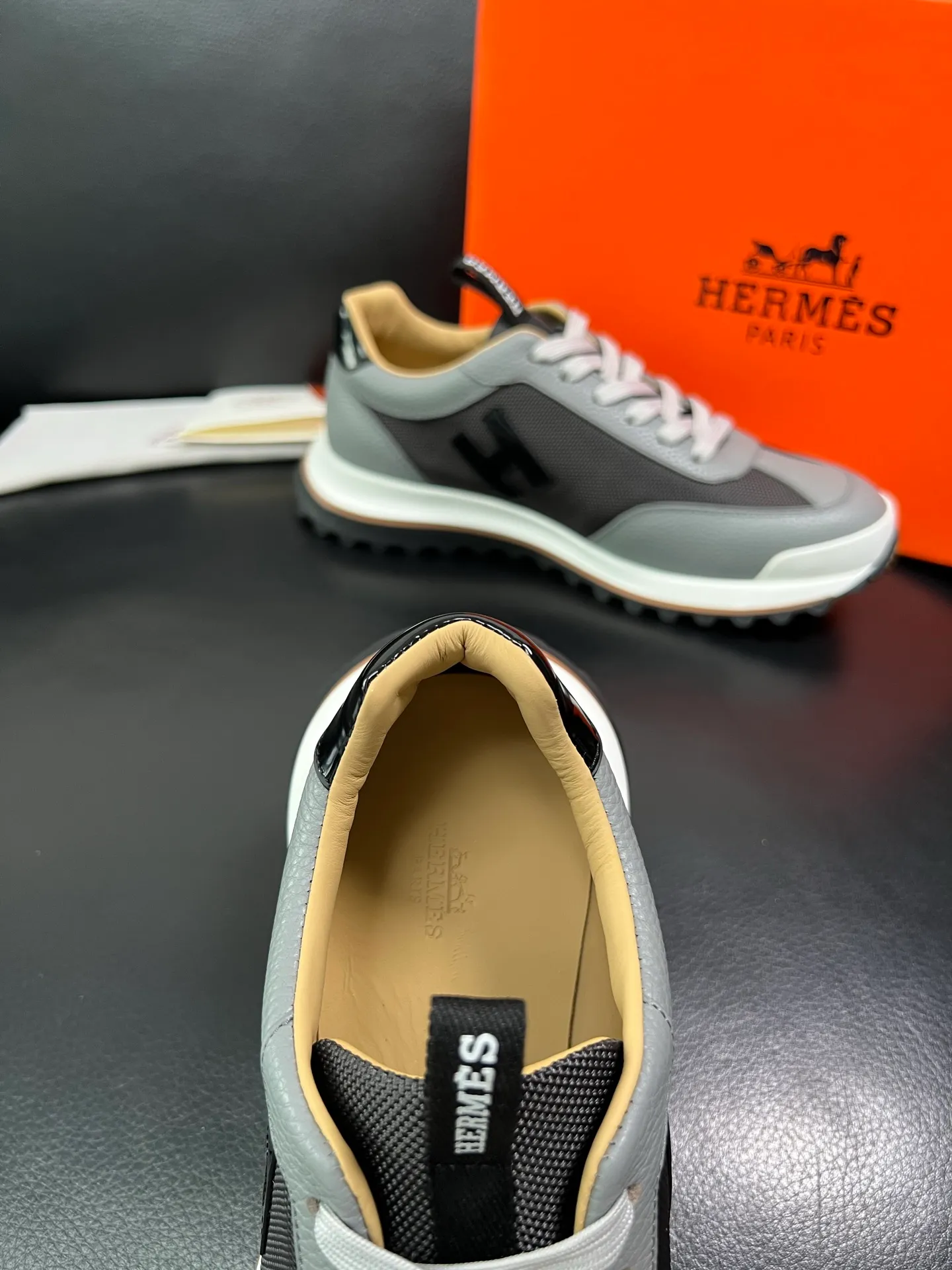 Men's shoes 💰800 Hermes top purchasing Hermes counters are on sale at the same time with original factory configuration, original cowhide imported from Italy and mesh fabric, high-quality splicing technology, fully imported water-dyed cowhide lining, soles: original soles specially provided by the original factory are super comfortable, the original factory follows the order and high quality, you can enter and exit the counter at will, you are welcome to compare and synchronize with the counter, code number 39-44 (customized 38 45) 85863